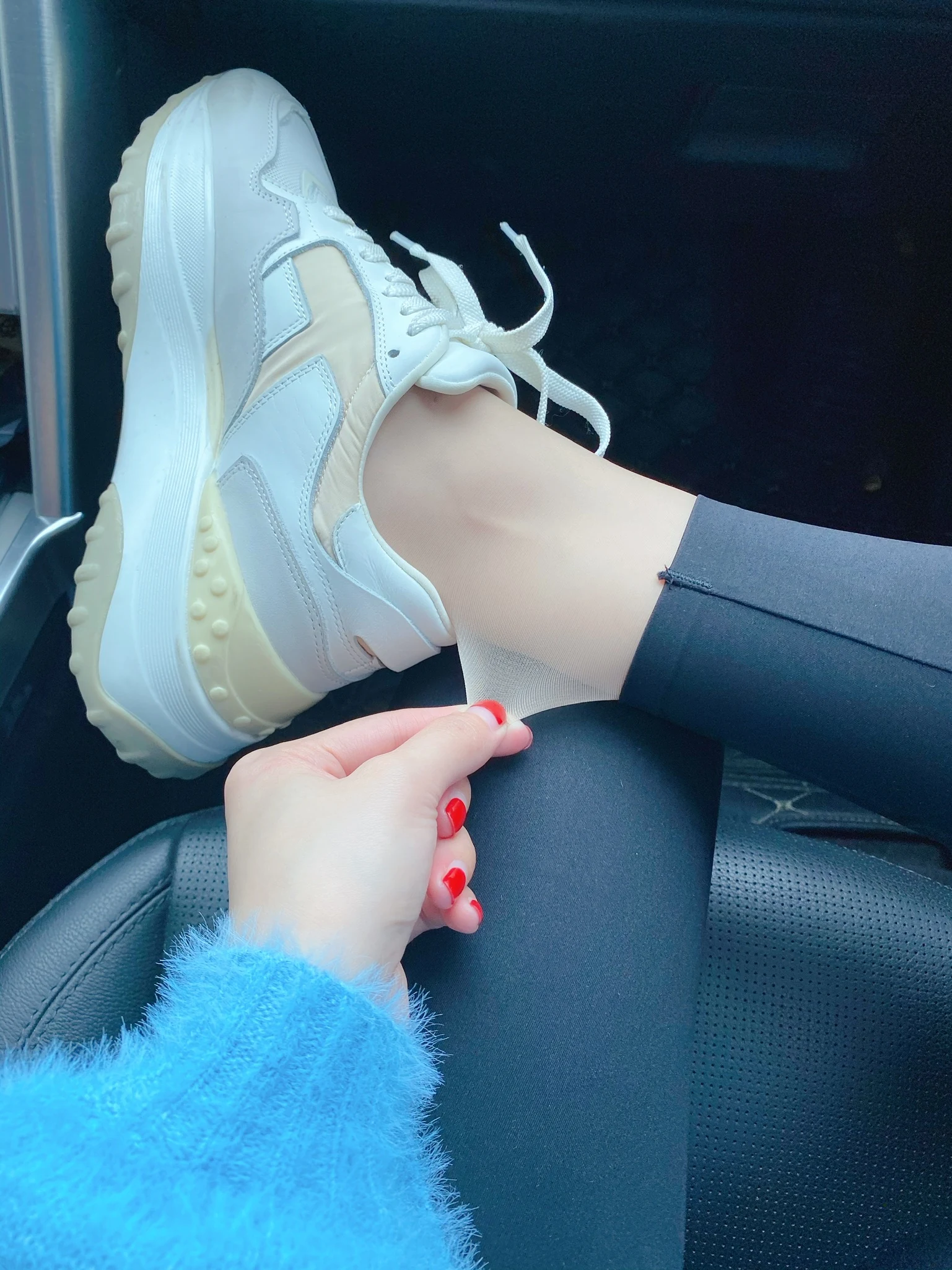 软妹小九九 – 车内 20P